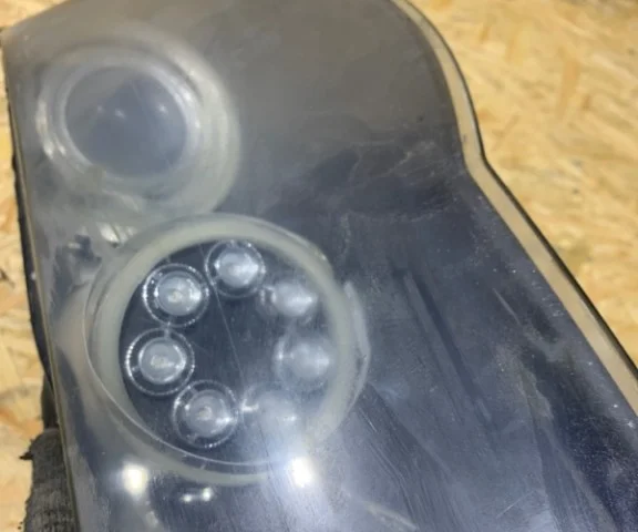 Фара ксенон левая для Volkswagen Touareg I (7L) 2002-2010 на фотографиях