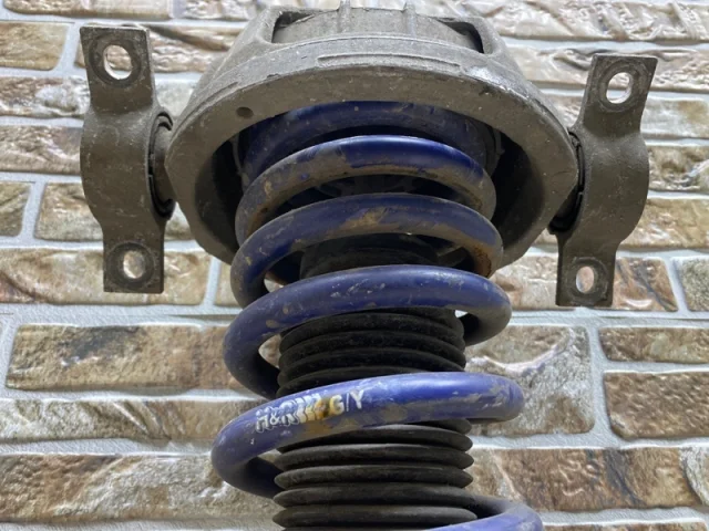 Амортизатор передний левый для Audi Q7 4L 2005-2015 на фотографиях