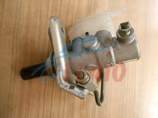 Главный тормозной цилиндр для Toyota Highlander XU40 2007-2013 на фотографиях