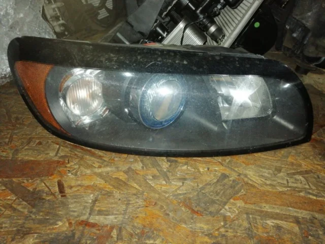 Фара правая для Volvo C30 MK 2006-2013 на фотографиях