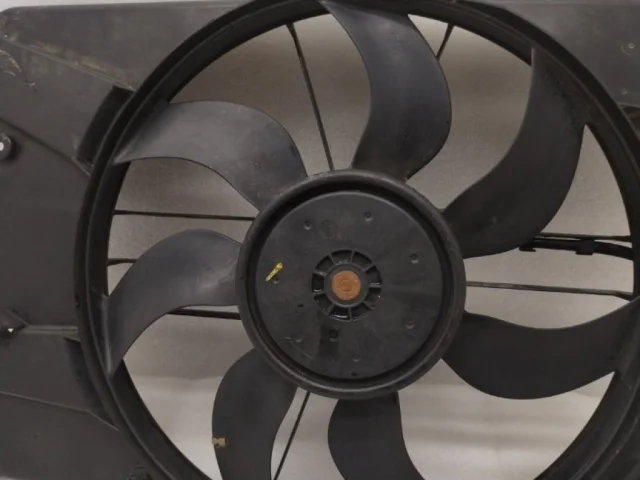 Диффузор вентилятора для Chevrolet Cruze 1 J300 2009-2015 на фотографиях