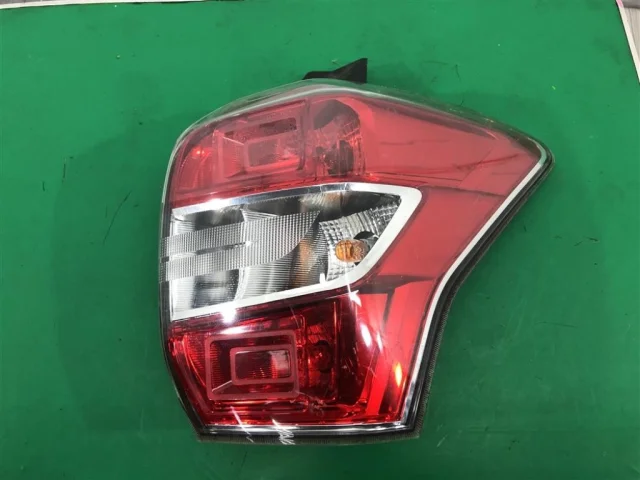 Фонарь правый для Subaru Forester SJ 2013-2016 на фотографиях