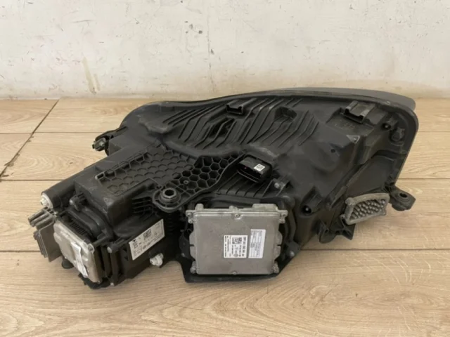 Фара ксенон левая для Volkswagen Touareg III (CR) 2018+ на фотографиях