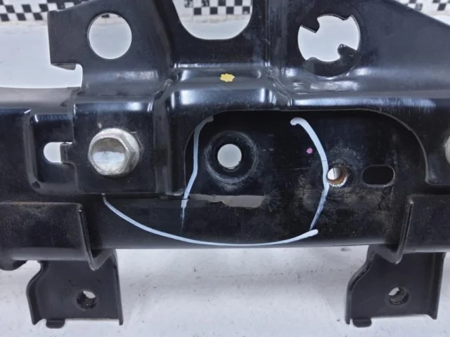 Усилитель переднего бампера для Mitsubishi Pajero Sport KS0W 2016+ на фотографиях