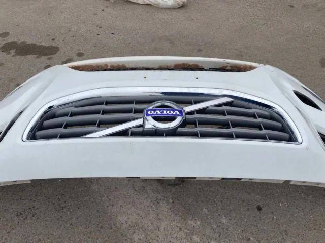 Решетка радиатора для Volvo S60 FS II 2010-2013 на фотографиях