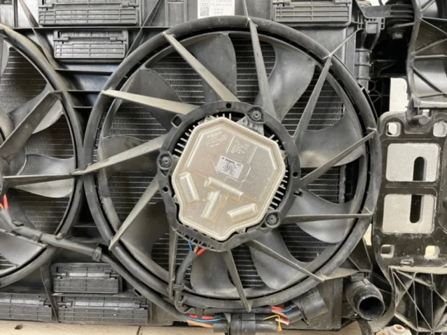 Кассета радиаторов для Audi Q7 4M 2015+ на фотографиях