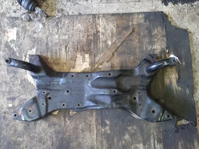 Подрамник двигателя для Mitsubishi Outlander II CW0W 2005-2012 на фотографиях