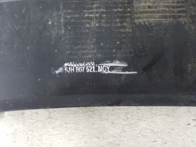 Накладка переднего бампера для Skoda Rapid I rest NH3 2017-2020 на фотографиях