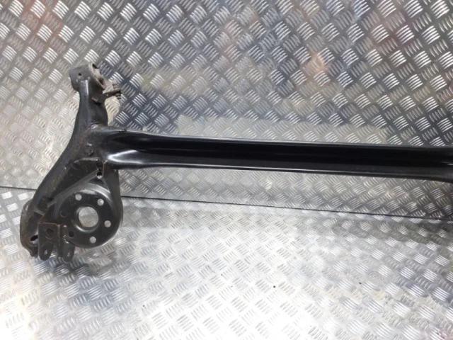 Задняя балка для Toyota Corolla E180 rest (RU) 2016-2019 на фотографиях