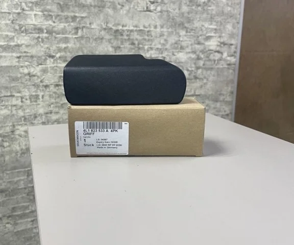 Ручка открывания капота для Audi Q7 4L 2005-2015 на фотографиях