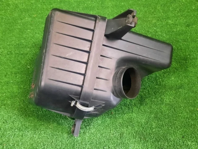 Корпус воздушного фильтра для Suzuki Grand Vitara 2005-2014 на фотографиях