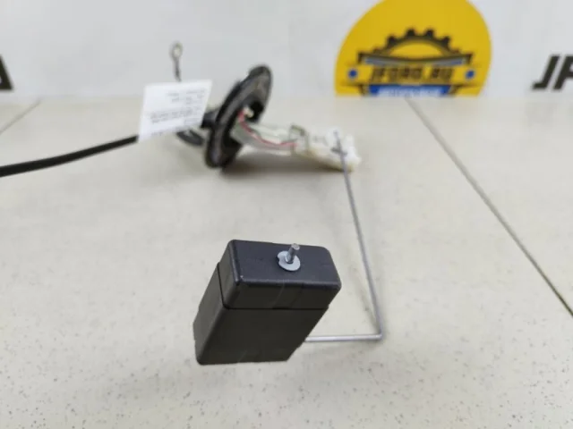 Датчик уровня топлива для Suzuki Grand Vitara 2005-2014 на фотографиях