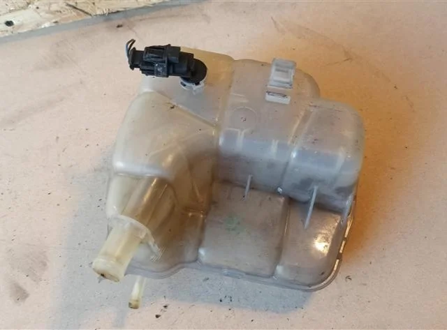 Расширительный бачок радиатора для Opel Astra J Хэтчбек 2009-2017 на фотографиях