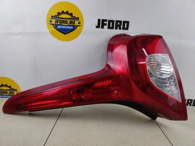 Фонарь правый для Volvo C30 MK 2006-2013 на фотографиях