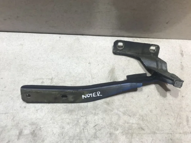 Петля капота правая для Nissan Note E11 2005-2012 на фотографиях