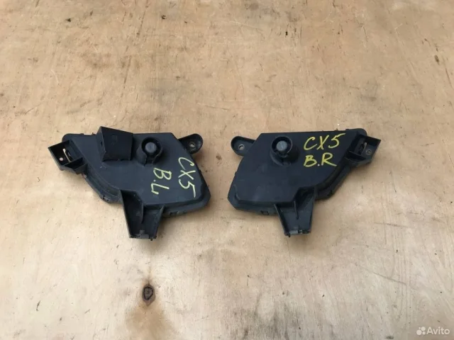 Отражатель (катафот) заднего бампера левый для Mazda CX 5 KE 2011-2017 на фотографиях