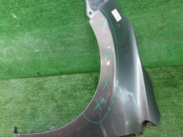 Крылья для Toyota Corolla E170 Седан (EU) 2012-2016 на фотографиях