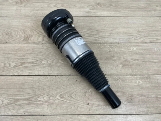 Пневмостойка передняя правая для Audi Q7 4M 2015+ на фотографиях