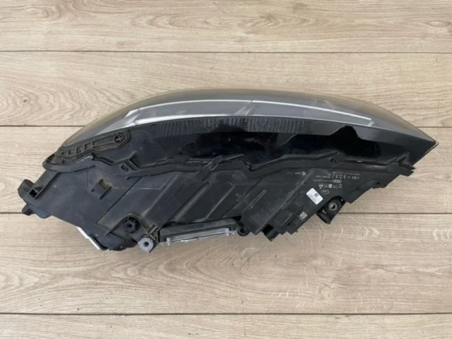 Фара ксенон левая для Audi Q7 4M 2015+ на фотографиях