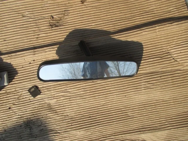 Стекла и зеркала для Nissan Tiida C11 Хэтчбек 2007-2014 на фотографиях