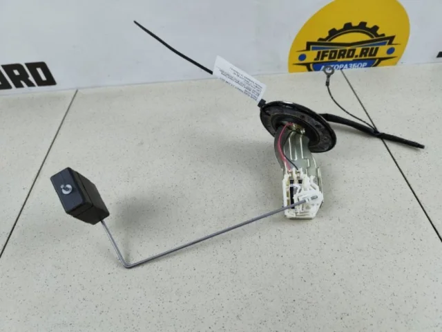 Датчик уровня топлива для Suzuki Grand Vitara 2005-2014 на фотографиях