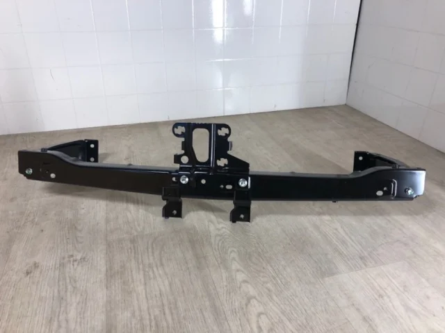 Усилитель переднего бампера для Mitsubishi Pajero Sport KS0W 2016+ на фотографиях