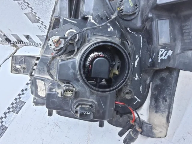 Фара правая для Ford Explorer U502 2011-2016 на фотографиях