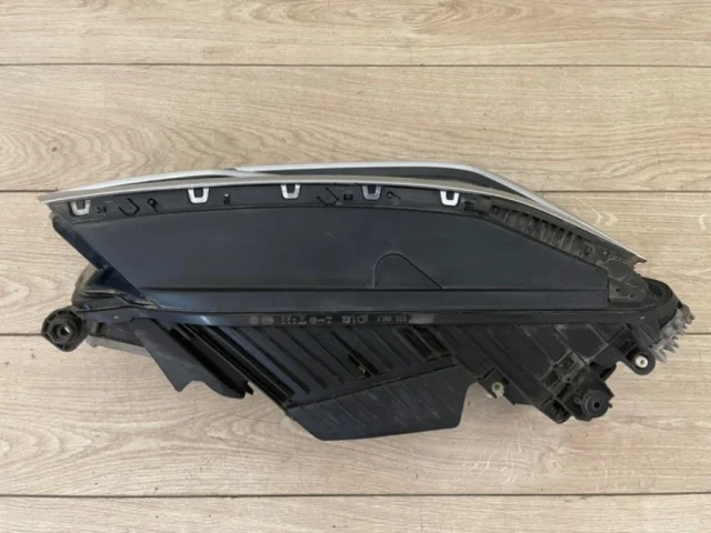 Фара ксенон левая для Volkswagen Touareg III (CR) 2018+ на фотографиях