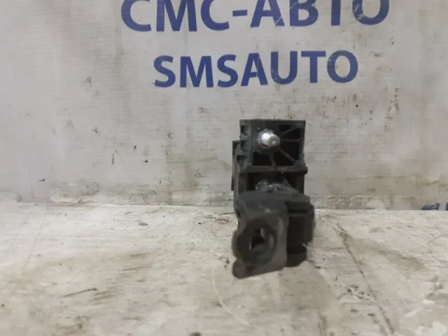 Ограничитель двери передней левой для Volvo XC70 BZ 2007-2016 на фотографиях