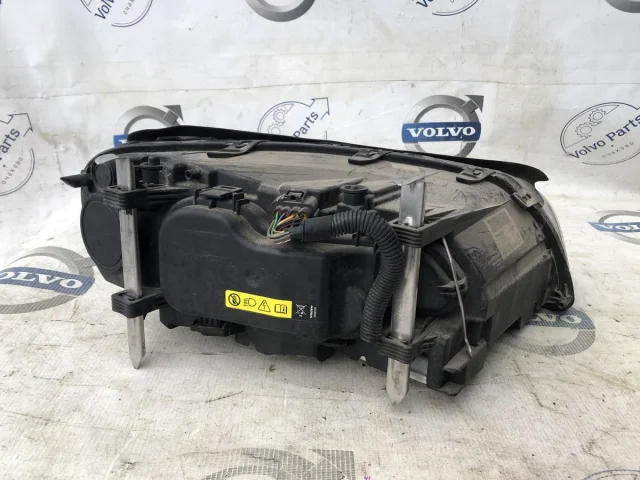 Фара левая для Volvo XC70 BZ 2007-2016 на фотографиях