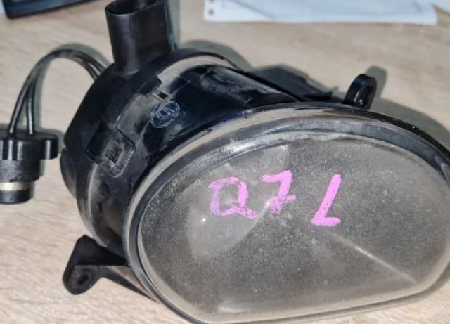 Противотуманка (ПТФ) передняя левая для Audi Q7 4L 2005-2015 на фотографиях