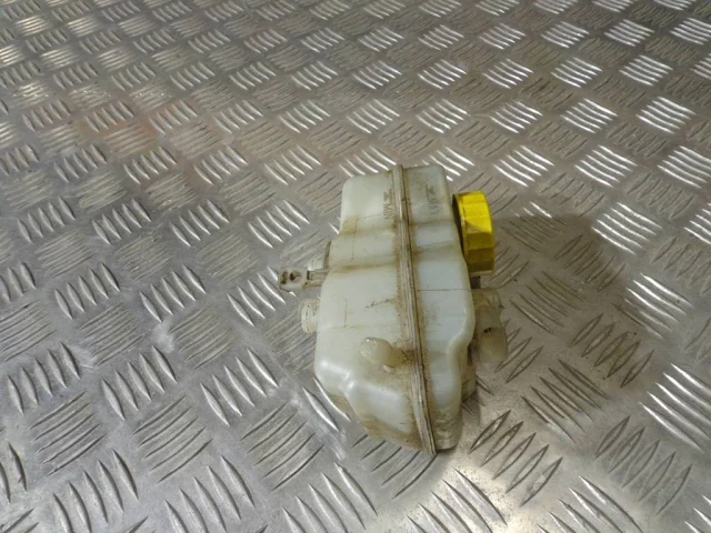 Бачок главного тормозного цилиндра для Skoda Rapid II 2020+ на фотографиях