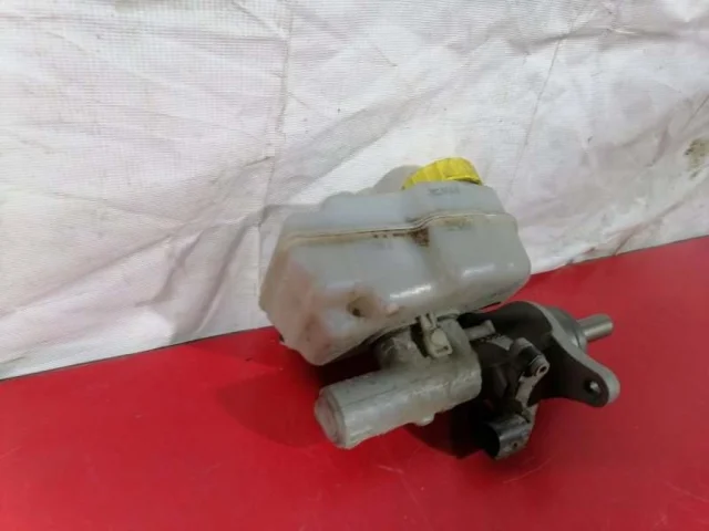 Бачок главного тормозного цилиндра для Skoda Rapid II 2020+ на фотографиях