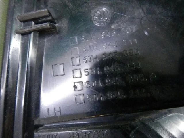 Фонарь левый для Skoda Rapid I rest NH3 2017-2020 на фотографиях