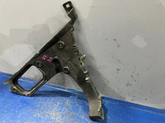 Кронштейн заднего бампера левый для Audi Q7 4L 2005-2015 на фотографиях