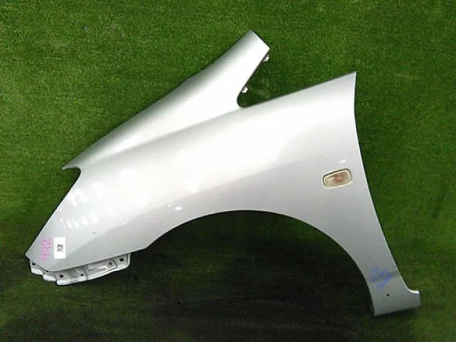 Крылья для Toyota Corolla E120/E130 Хэтчбек 2001-2007 на фотографиях