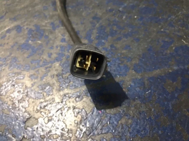 Лямбда-зонд (верхний) для Toyota RAV4 XA30 2005-2012 на фотографиях