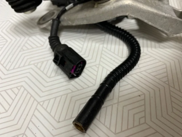 Компрессор пневмоподвески задний для Audi Q7 4L 2005-2015 на фотографиях