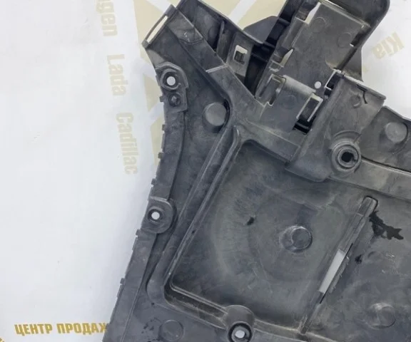 Кронштейн заднего бампера правый для BMW 5er G30 2016-2023 на фотографиях