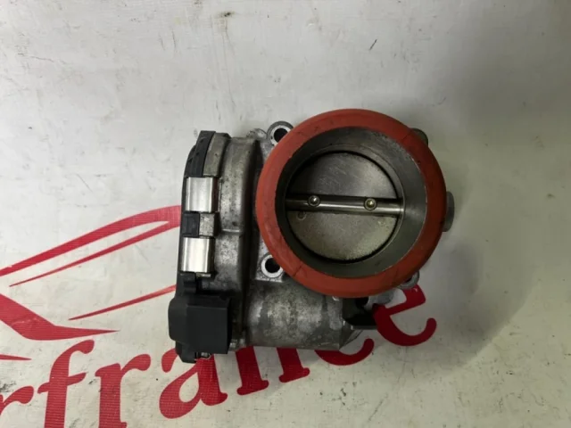 Дроссельная заслонка для Mercedes-Benz C class CL203 2000-2008 на фотографиях