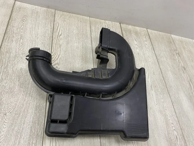 Резонатор воздуховода для Hyundai Solaris 1 рестайлинг 2014-2017 на фотографиях