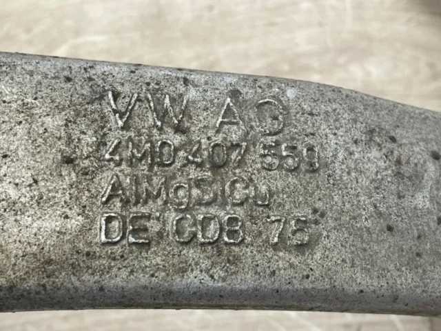 Кулак поворотный левый для Audi Q7 4M 2015+ на фотографиях