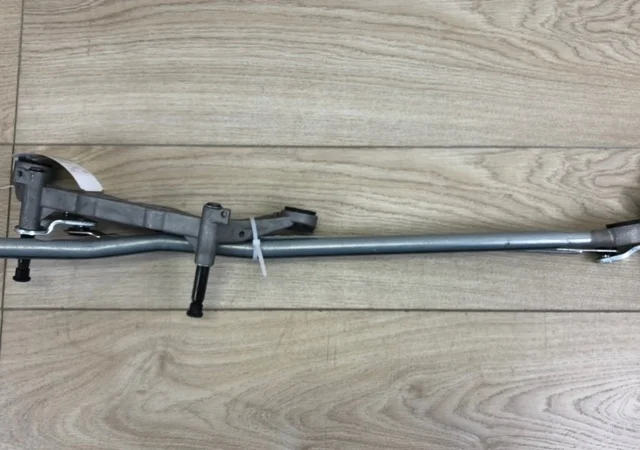 Трапеция стеклоочистителей для Audi Q7 4L 2005-2015 на фотографиях