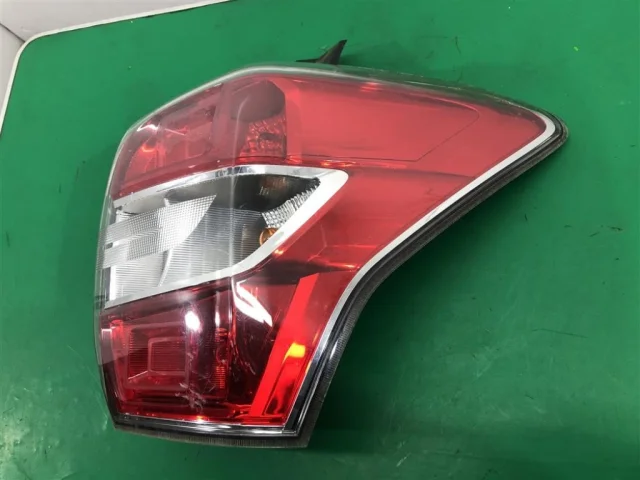 Фонарь правый для Subaru Forester SJ 2013-2016 на фотографиях