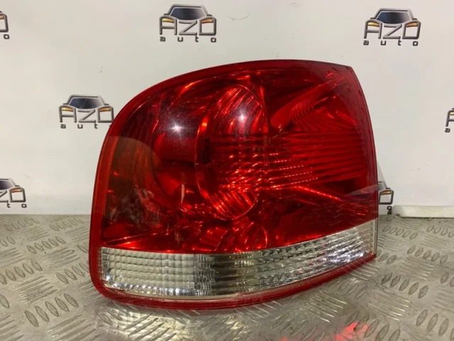 Фонарь левый для Volkswagen Touareg I (7L) 2002-2010 на фотографиях