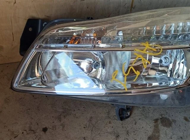 Фары для Opel Insignia Универсал A 2008-2017 на фотографиях