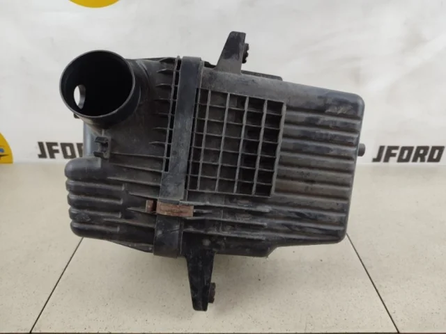 Корпус воздушного фильтра для Suzuki Grand Vitara 2005-2014 на фотографиях