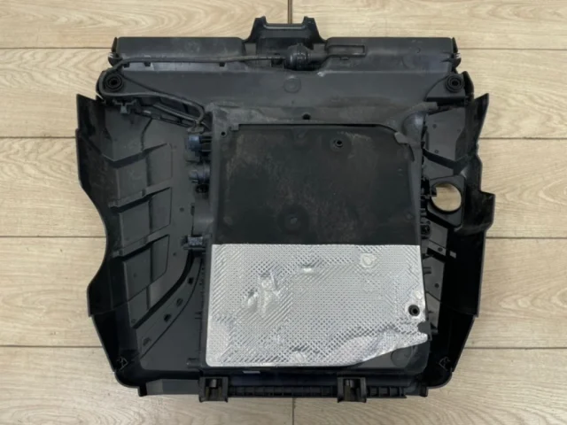 Корпус воздушного фильтра для Audi Q7 4M 2015+ на фотографиях