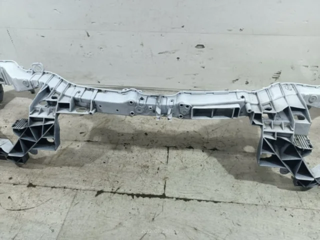 Панель радиатора (телевизор) для Ford Kuga CBS 2013-2016 на фотографиях