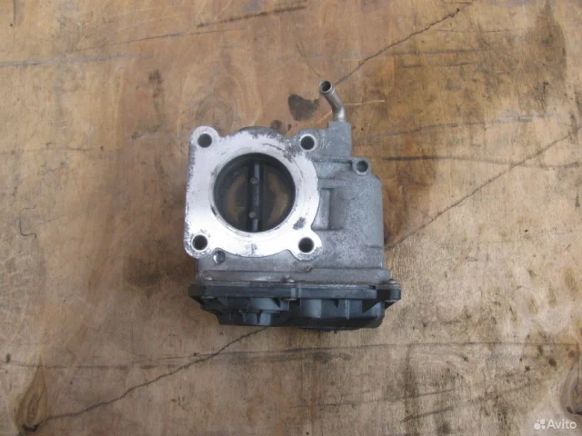 Дроссельная заслонка для Toyota Corolla E120 Седан (JDM) 2000-2006 на фотографиях